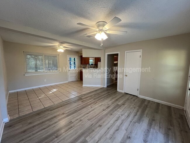 Photo - 303 Newcastle Dr