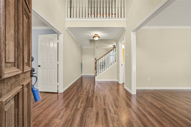 Photo - 313 Winding Oak Ln S