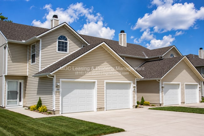 Building Photo - South Garden Townhomes