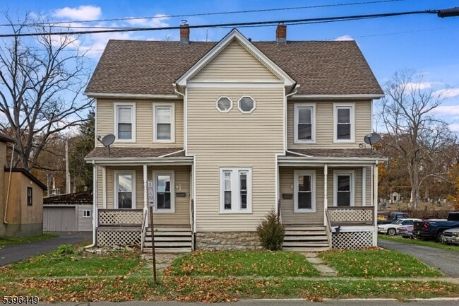 Building Photo - 8 Woodside Ave