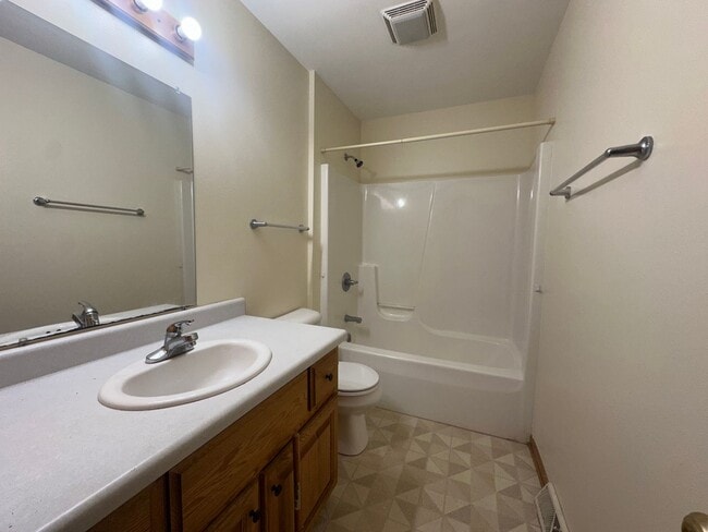 Photo - 315-317 N Watertown St Unidad 317