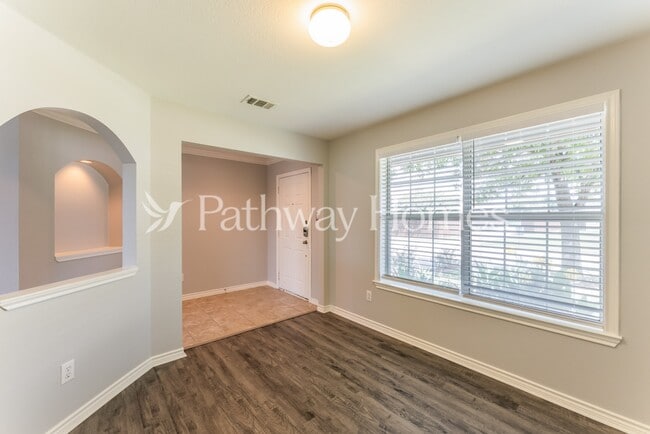 Photo - 212 Hereford Dr