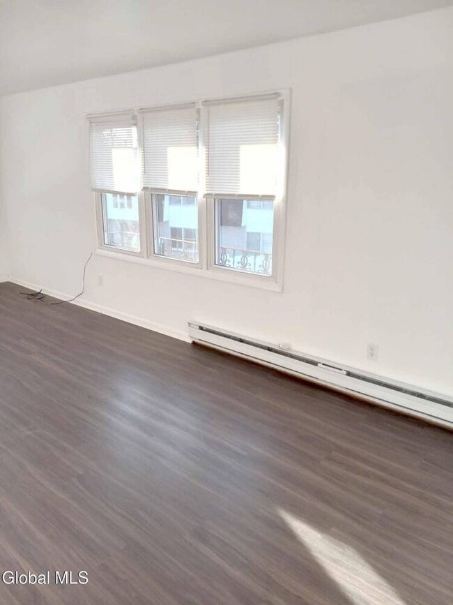 Photo - 470 Summer St