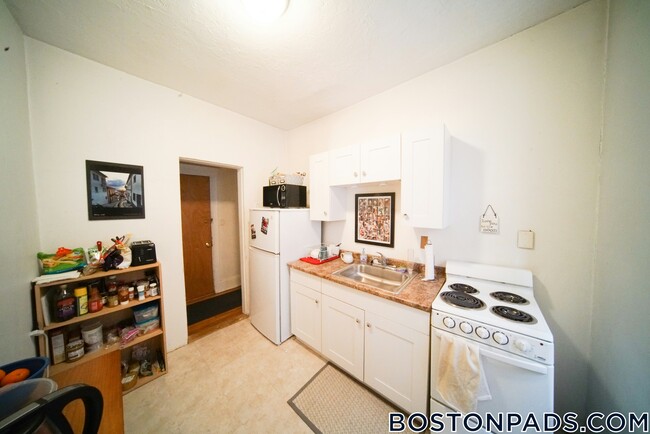 Building Photo - 37 Dwight St Rental