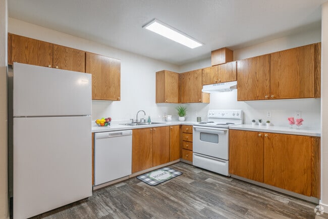 2BR, 2BA - 981SF - Kitchen