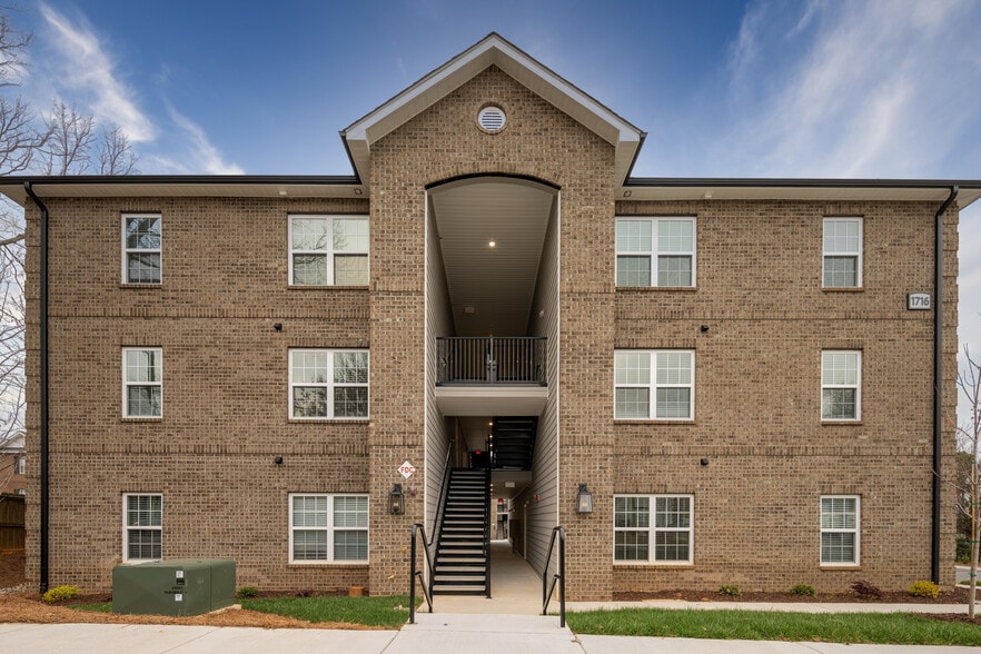 Stella's Place North 2x2