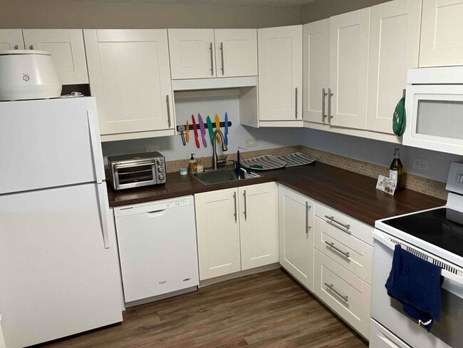 Photo - 555 E 10th Ave