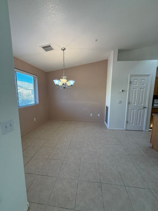 Photo - 751 Skyview Ln