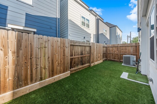 Photo - 412 Neyland St