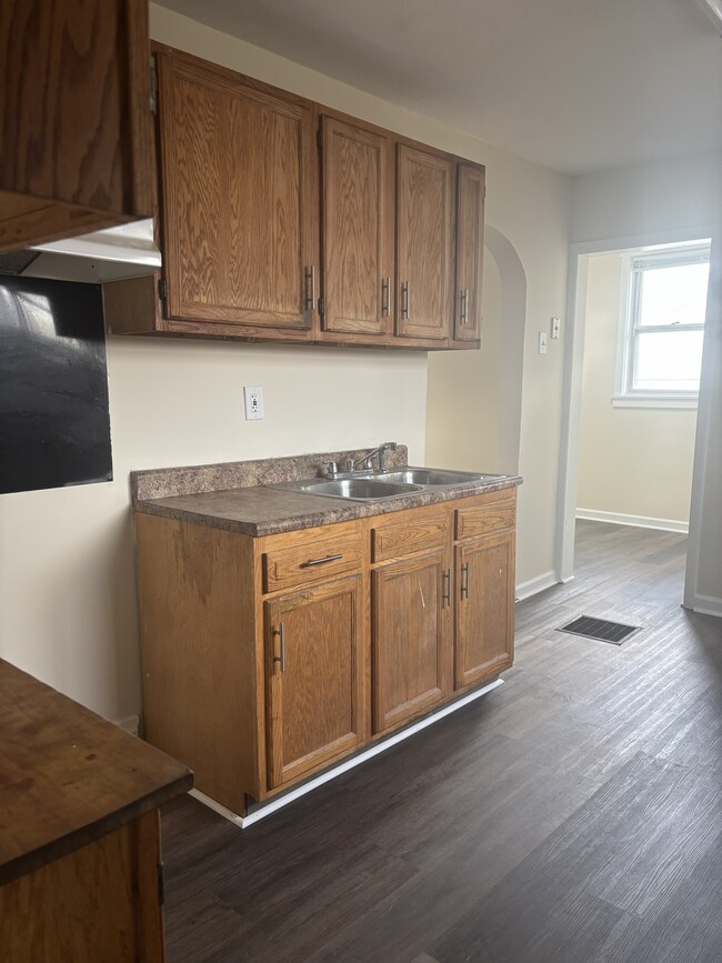 Photo - 2250 Sullivant Ave