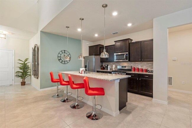 Photo - 7195 Oakmoss Loop