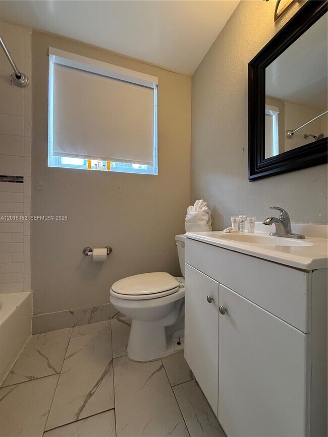 Photo - 7710 Harding Ave Unidad 7