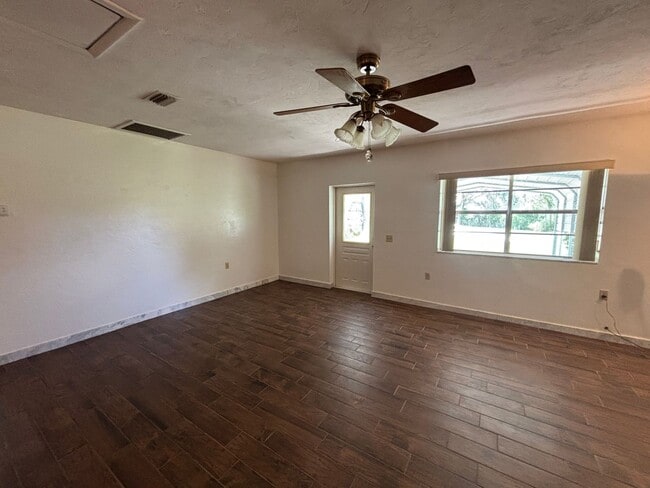 Photo - Large 2/2 in the country - No carpet