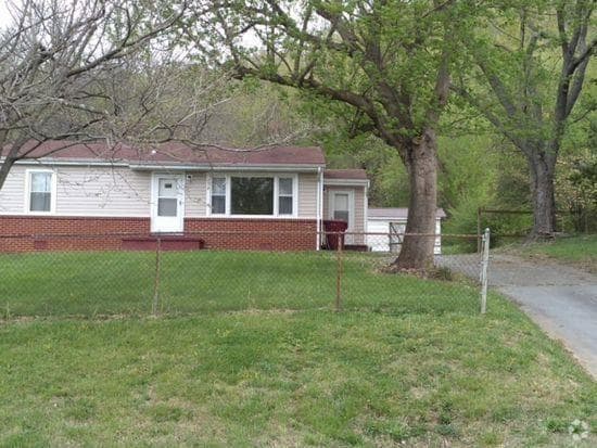 Building Photo - 2412 E Lakeview Dr Rental