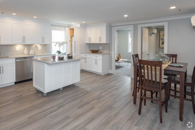 3BR,1BA - Kitchen/Dining