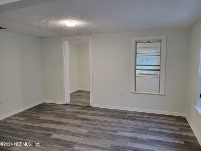 Photo - 1216 W 24th St