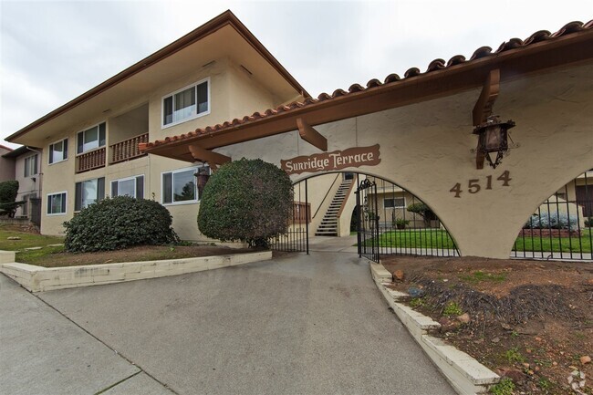 Building Photo - Bright 2BR/1.5BA Condo in Prime La Mesa Vi... Unit 11