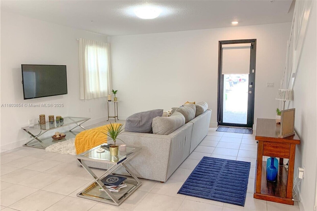 Photo - 10431 NW 82nd St (Doral, FL)