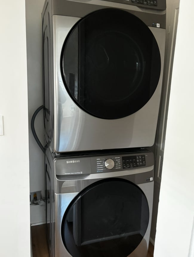 Photo - Charming 1 Bedroom House in Venice with Patio and W& D in unit !!! All Utilities Included !!!