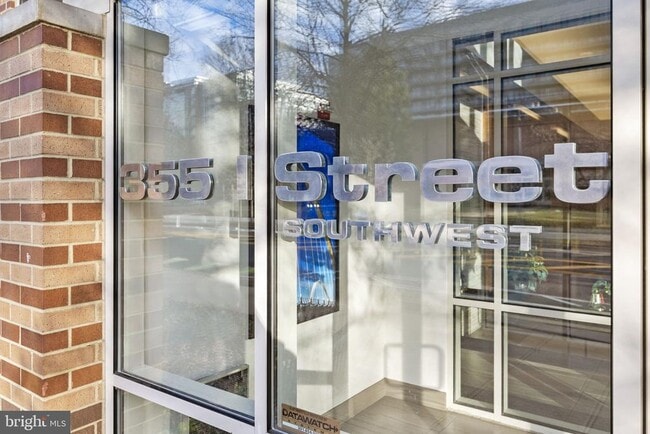 Building Photo - 355 I St SW Unit 226