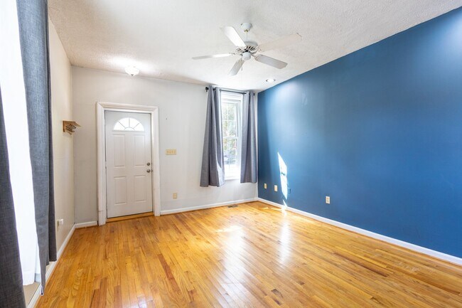 Photo - Lovely 3 BR/1.5 BA Semi-Detached Home in S...
