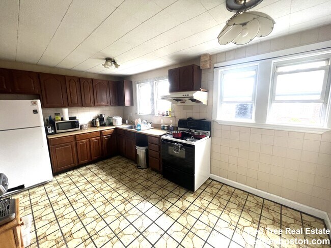 Photo - 113 Lanark Rd Unit 1