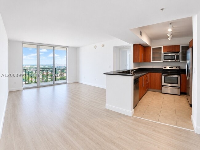 Building Photo - 3232 SW 22nd St Unit 1708