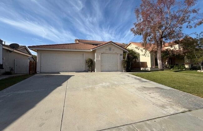 Building Photo - Charming 4BR House in Rialto