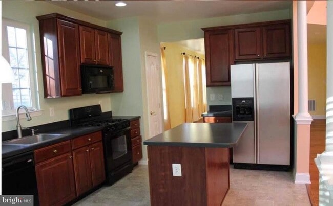 Photo - 224 Starboard Way