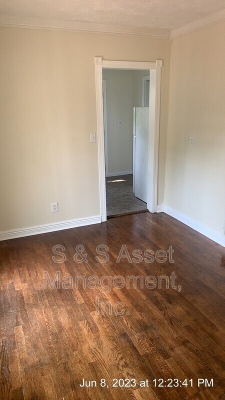 Photo - 708 Fenton St