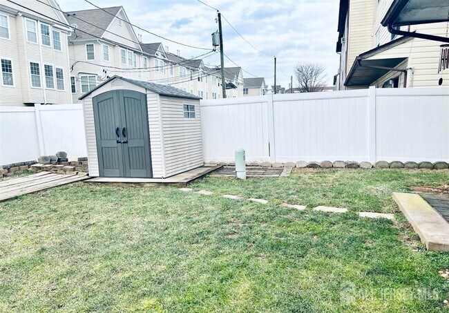 Photo - 13 Essex St