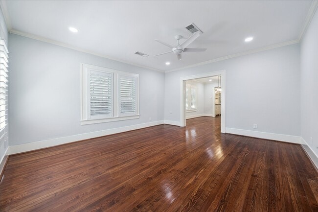 Building Photo - 907 W Melwood St