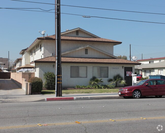 Photo - 16443 Woodruff Ave