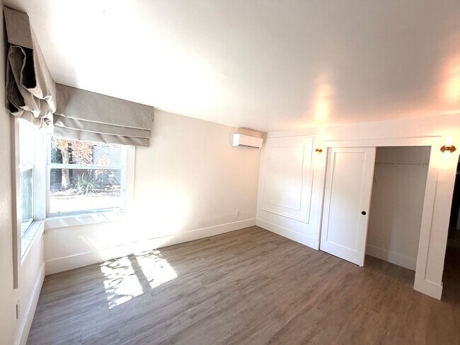 Photo - Beautifully Renovated Midtown Sacramento Apartment with Private Backyard Patio! Unidad 161418 #A