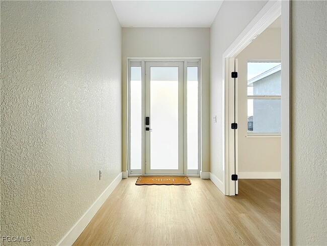 Photo - 5006 S Peachtree Cir