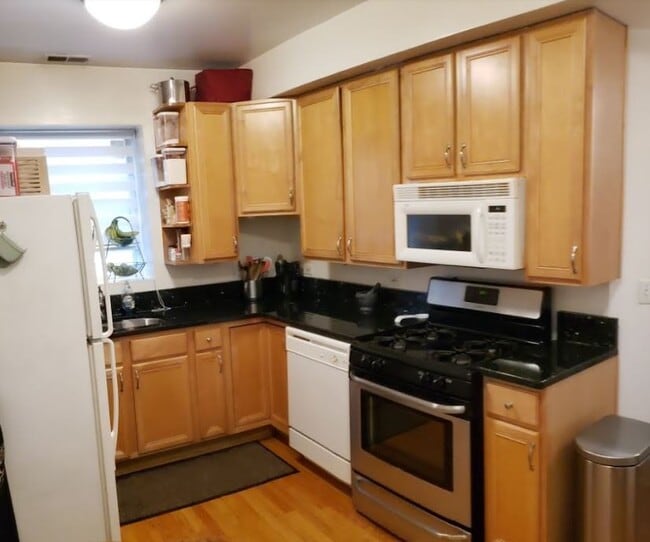 Photo - 6305 N Claremont Ave Rental