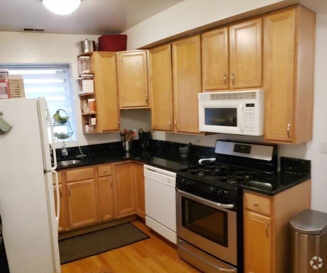 Building Photo - 6305 N Claremont Ave Rental