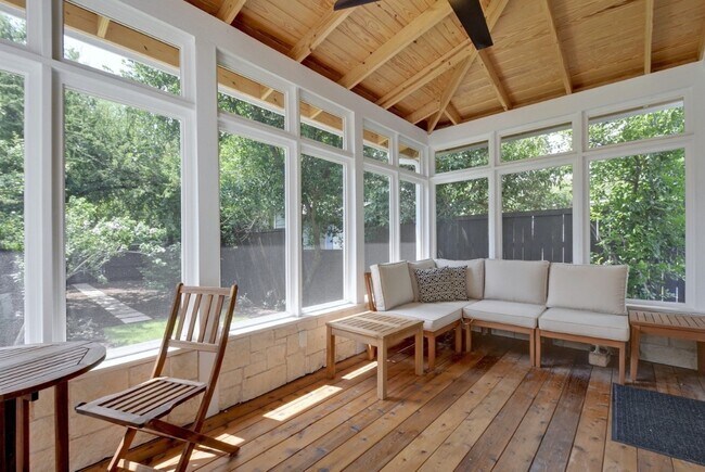 Photo - 4518 Red River St