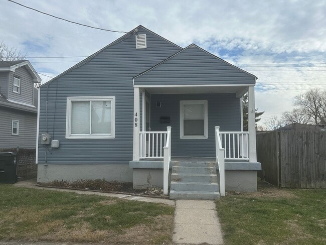 Building Photo - CUTE 2 BEDROOM HOUSE WITH LARGE BACKYARD IN HAMILTON! QUIET STREET