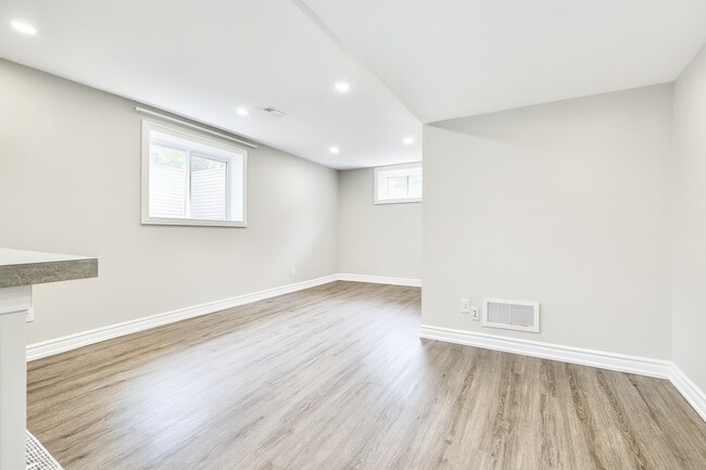 Photo - 115 Marigold St