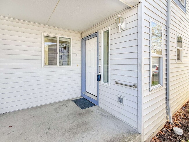 Photo - Spacious 3-bedroom Duplex in Wilkes Neighborhood Unit B