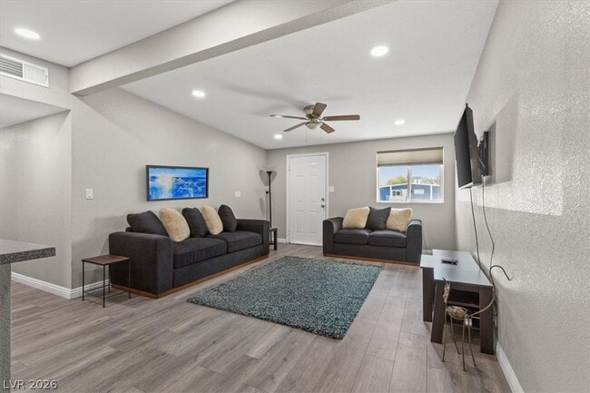 Photo - 2964 Berman St