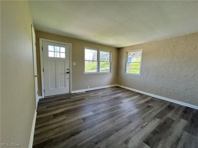 Photo - 155 Canton Rd