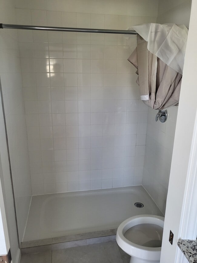 Photo - 1874 Queens Rd