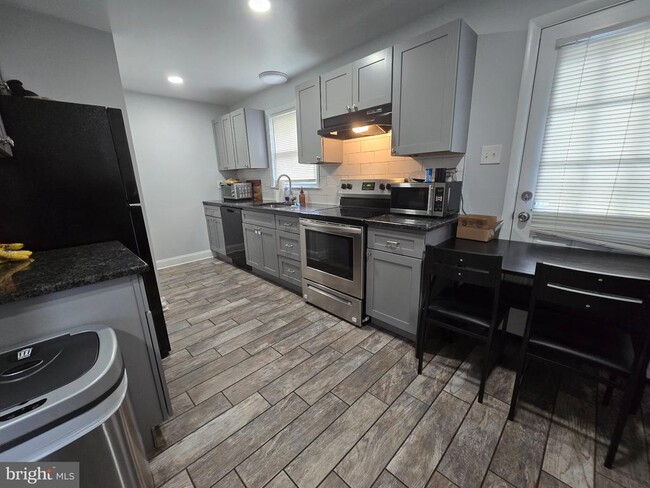 Photo - 131 1st Ave