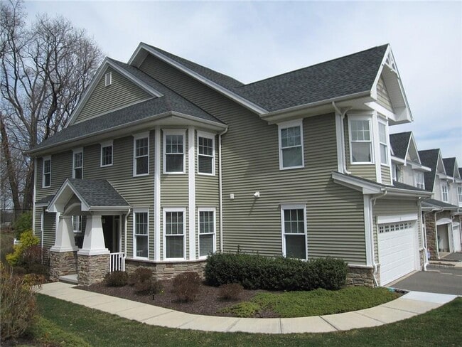 Photo - 24 Lawrence Ave Condo Unit 24