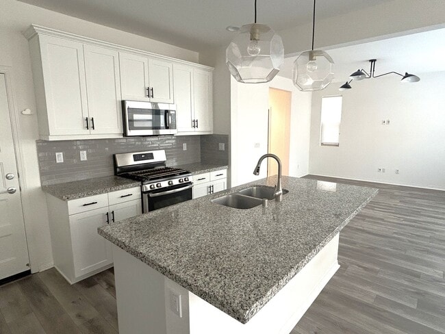 Photo - POWELL WAY UNIT 104 CORONA 92883  (3 BED / 2.5 BATH)