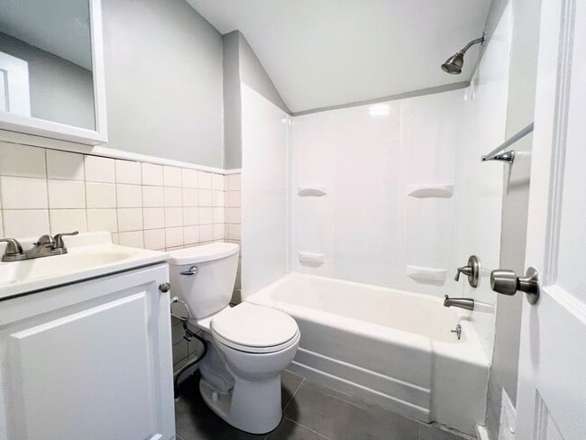 Photo - Comfortable 2 Bedroom in Convenient Location