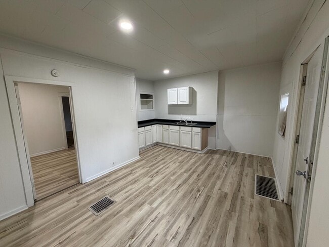 Photo - 2900 S 13th St