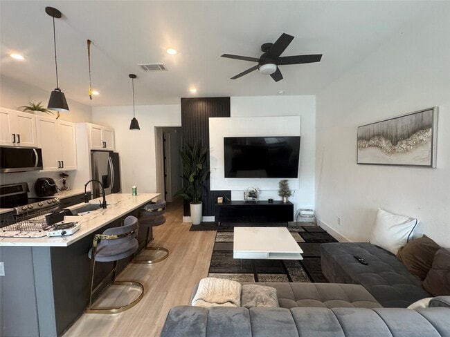 Photo - 3549 Amos St